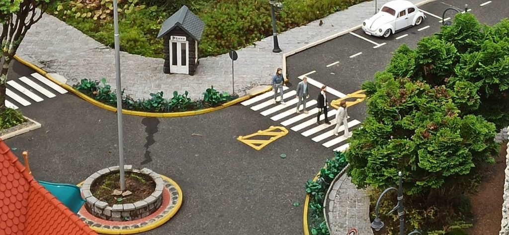 Homenagem aos Beatles no Parque Mini Mundo, em Gramado.